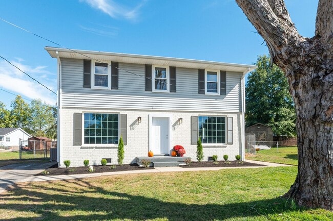 For Lease - 4 Bed, 1.5 Bath, 1584sqft Single Family Home, Lebanon - For Lease - 4 Bed, 1.5 Bath, 1584sqft Single Family Home, Lebanon