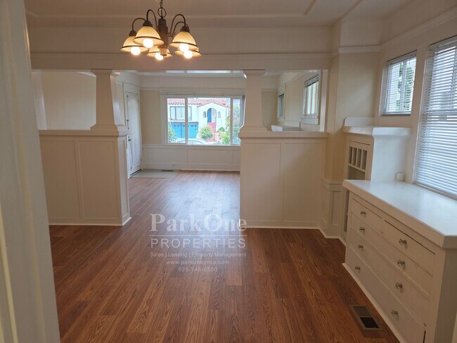 Foto del edificio - Super Cute 2 bedroom House in the heart of...
