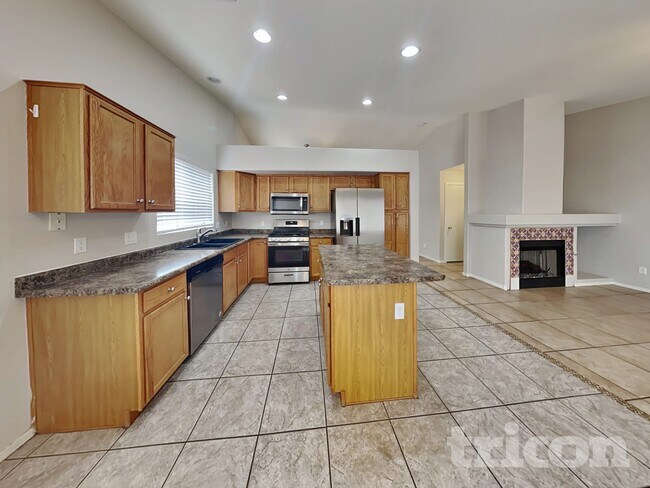 Building Photo - 5521 N 103rd Dr