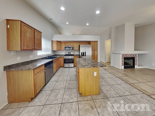 Foto del edificio - 5521 N 103rd Dr