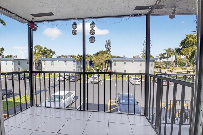 Foto del edificio - 7535 S Oriole Blvd