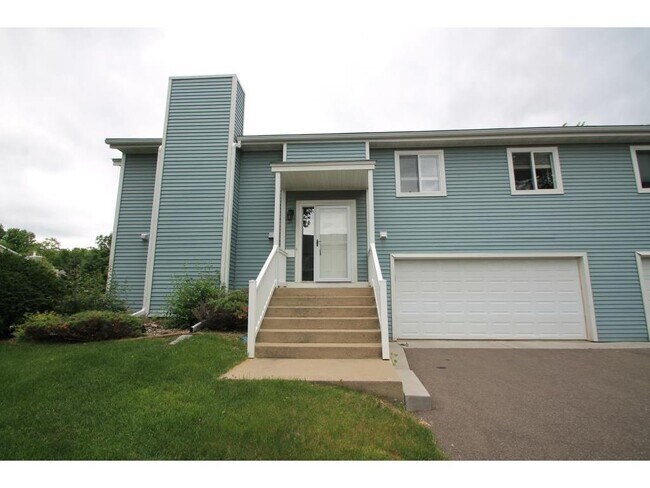 Building Photo - 5647 Pompano Dr