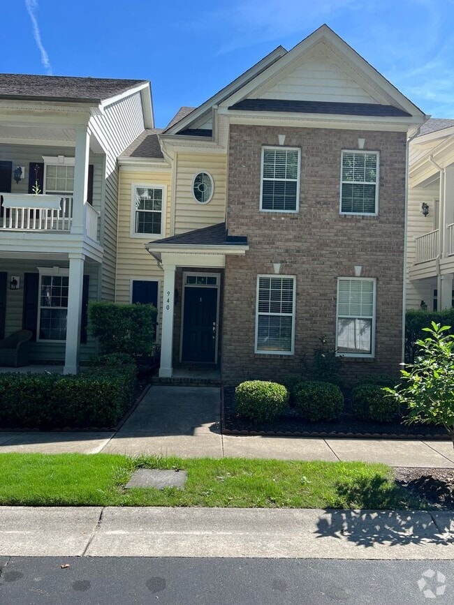 Building Photo - 940 Sugar Oak Dr