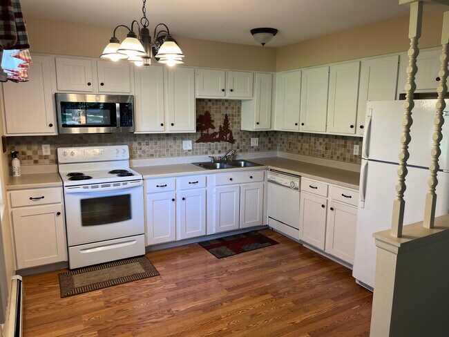 Foto del edificio - 2600 Parklake Ct