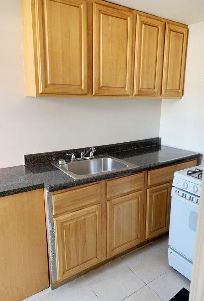 Kitchen - 2916 Brighton 3rd St