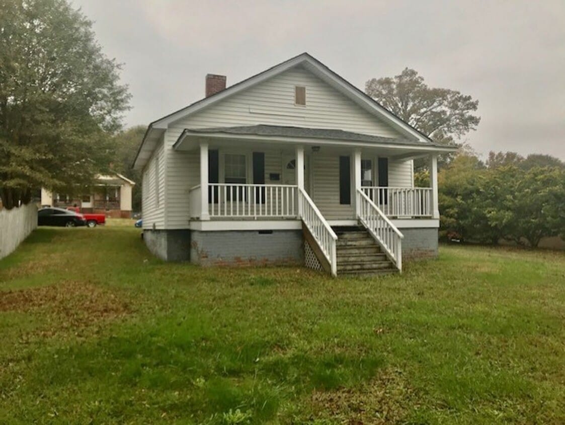Foto principal - Must see this Adorable 2 bedroom 1 bath ho...