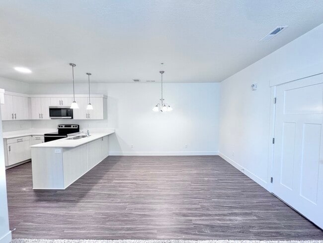 Building Photo - 4655 Alder Dr