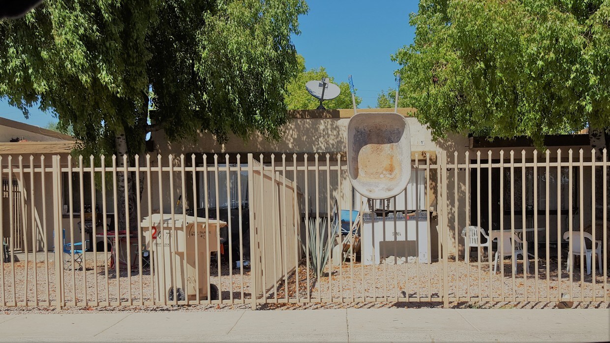Primary Photo - 6742 W Palmaire Ave