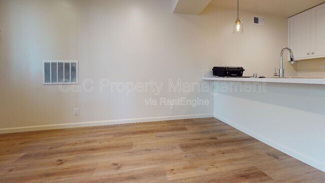 Foto del edificio - 950 Lighthouse Ave