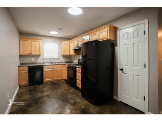 Building Photo - Hurst Apartments: Water, Sewer, &amp; Basic Cable Included