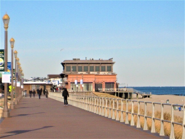 Building Photo - 59 Pavilion Ave