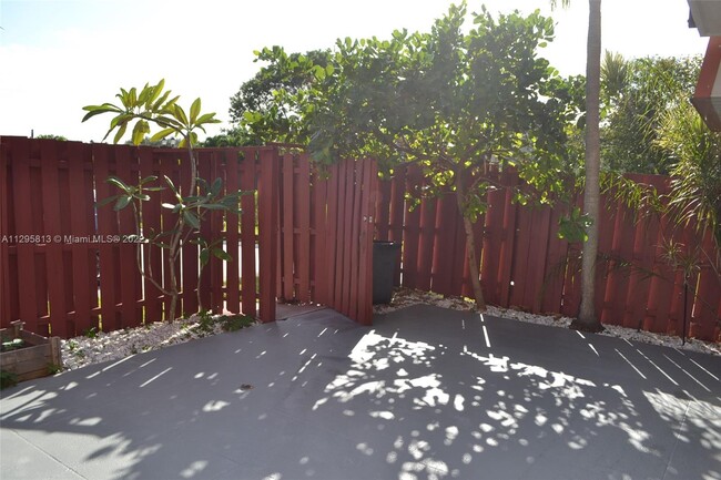 Foto del edificio - 3340 Meridian Way S