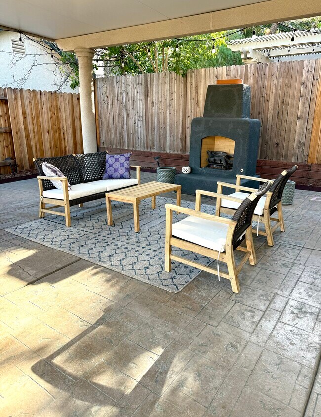 Foto principal - 2056 N Bend Dr