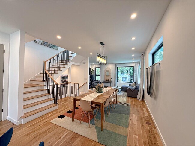 Foto del edificio - 825 Barnett St NE