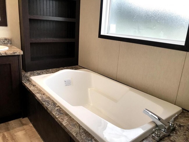 Foto del edificio - 14401 Courtney Rd (Brand New)