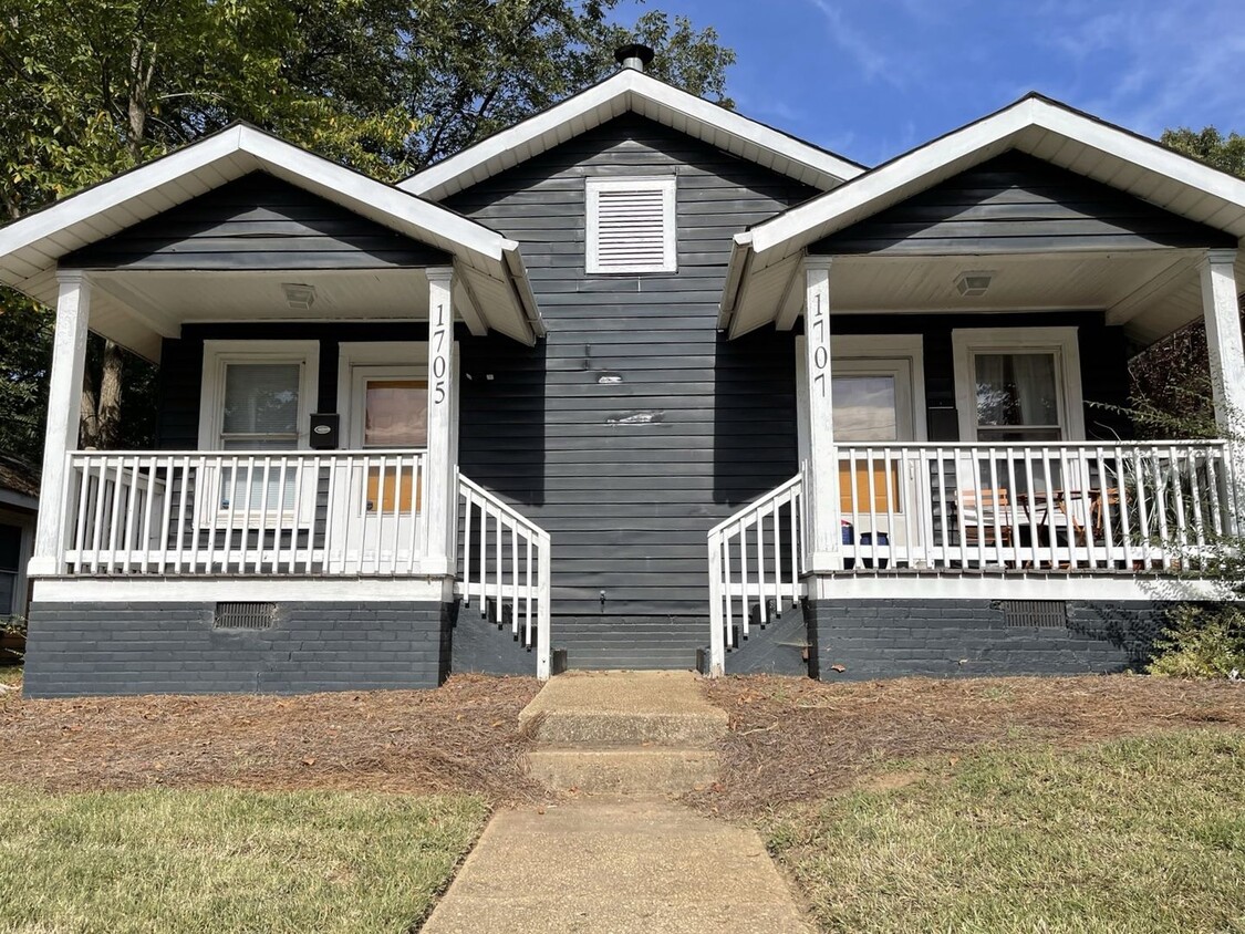 Foto principal - 2 Bedroom Duplex in Belmont Neighborhood