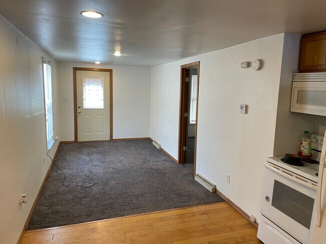 Building Photo - 807 Shiocton St