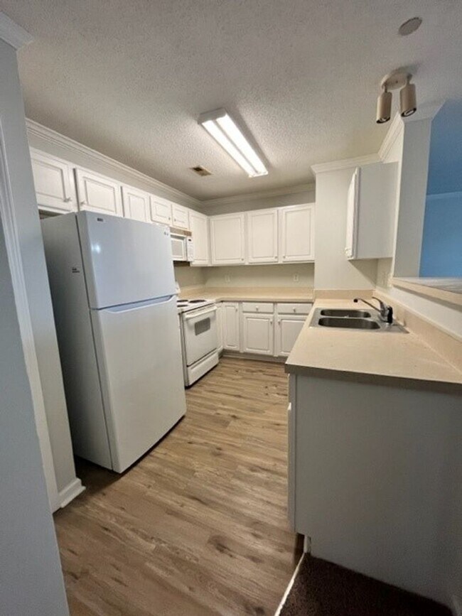 Foto del edificio - 4290 Cedarcroft Ct