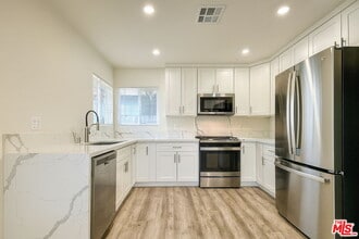 Building Photo - 5248 1/2 Whitsett Ave