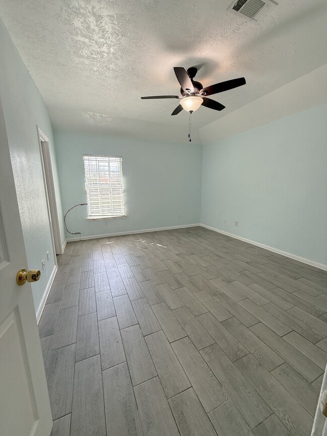Building Photo - 3348 Reeves St