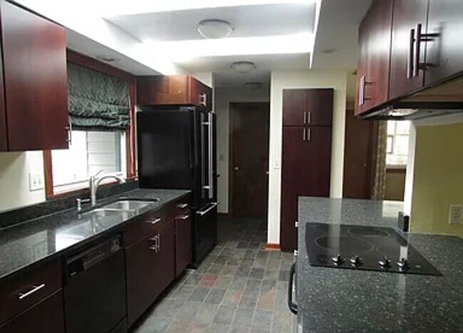 Building Photo - Stunning 3bedroom 2 bath in Timberhill