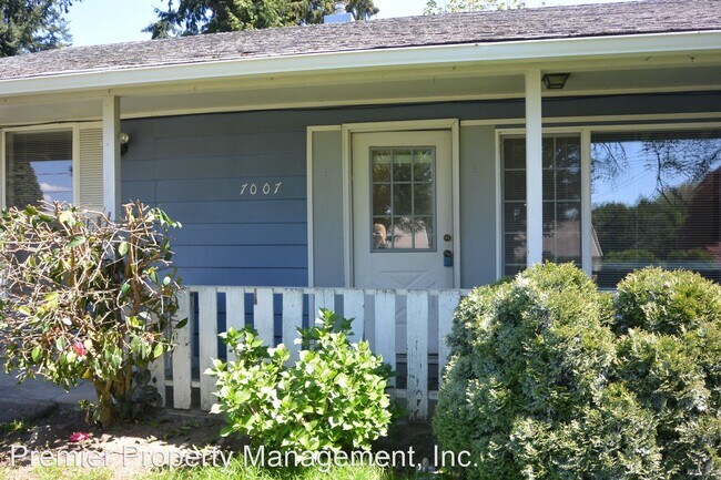 Foto del edificio - 3 br, 1 bath House - 7007 NE 12th Avenue