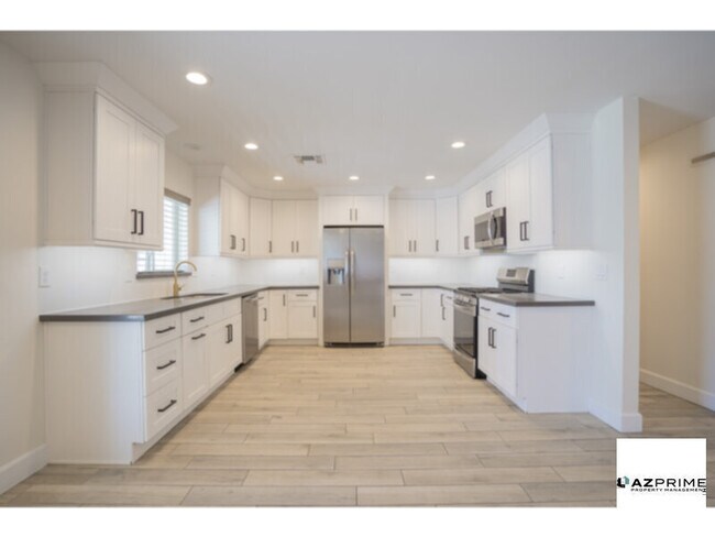 Foto del edificio - Modern 4/2 Scottsdale Home - Pool &amp; Putting Green!