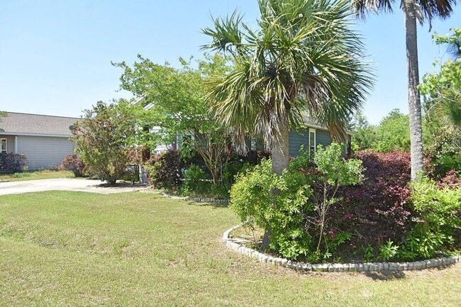 Building Photo - 416 Tropical Way