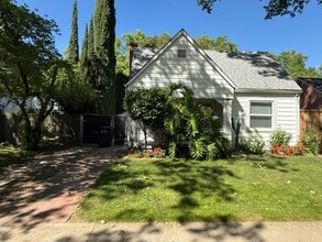 Building Photo - 1813 Beverly Way