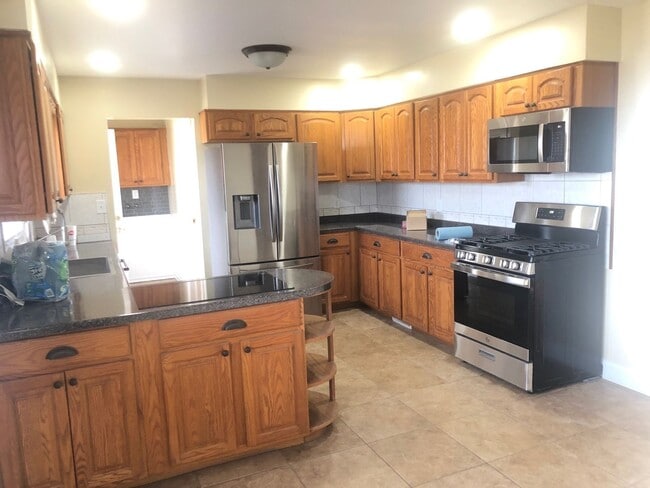 Building Photo - Beautiful 3BR home rural Bloomington with large lot. Recently refurbished and modernized