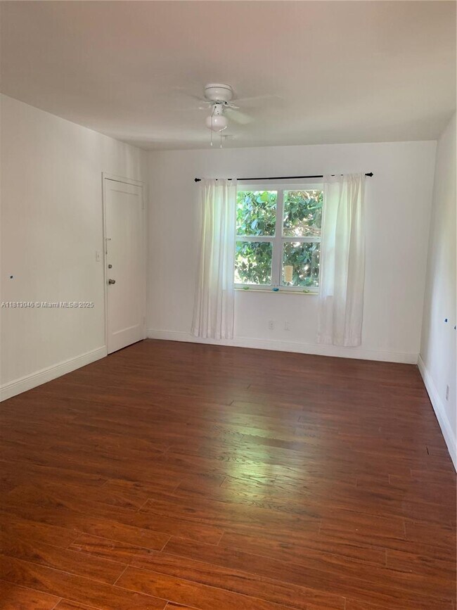 Foto del edificio - 723 NE 91st St
