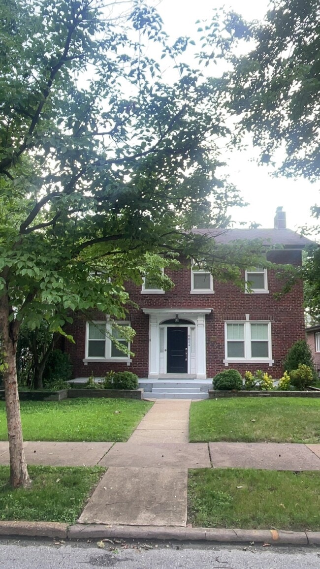 Foto del edificio - 6634 Pershing Ave