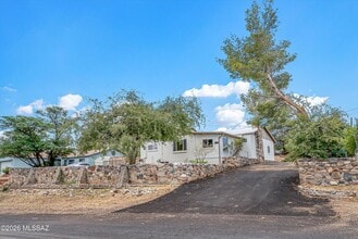 Building Photo - 730 N Robles Rd