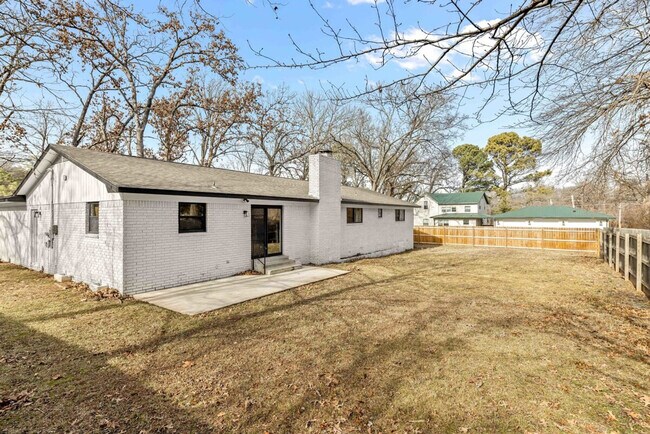 Foto del edificio - 201 N Dogwood St