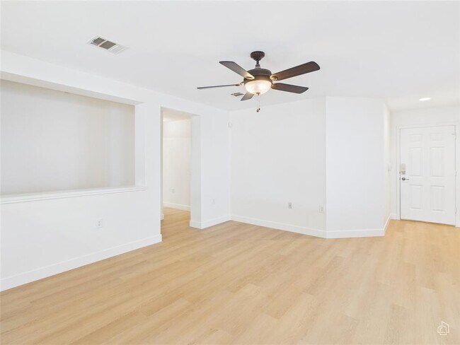 Building Photo - 6824 Walkup Ln