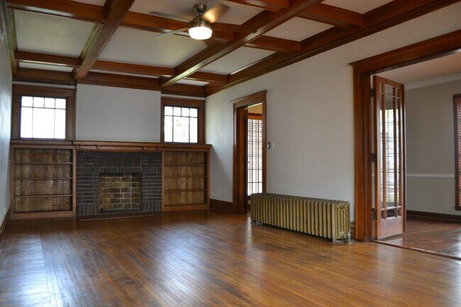 Foto del edificio - 211 N Spring Ave