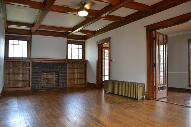 Building Photo - 211 N Spring Ave