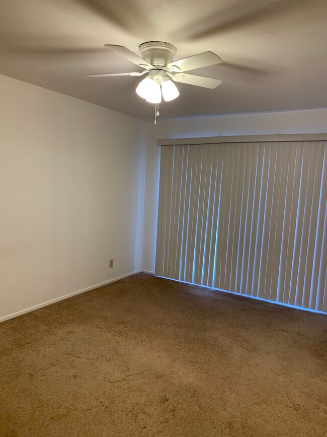 Master Bedroom - 10916 Landale St