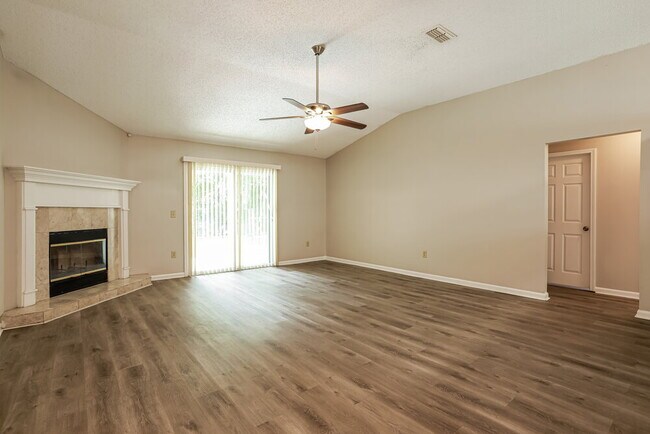 Foto del edificio - 3402 Westfield Dr