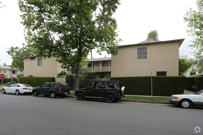 Foto del edificio - 9617 Charleville Blvd