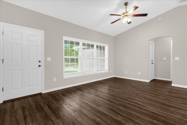 Foto del edificio - BEAUTIFUL 3 Bedroom, 2 Bathroom Home in Su...