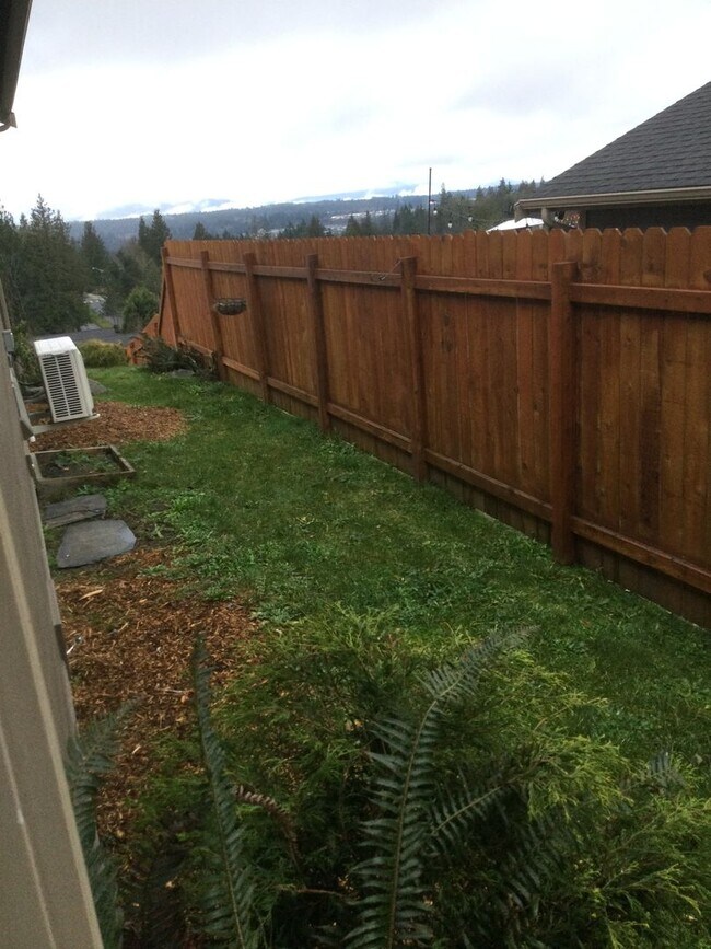 Foto del edificio - Mountain Views - 3 Bedroom Poulsbo Rambler