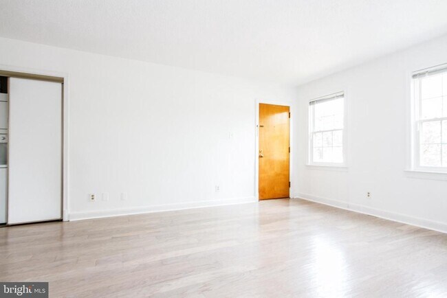 Foto del edificio - 2501 Arlington Blvd