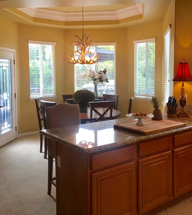 Breakfast Nook - 1295 Piedmont Dr