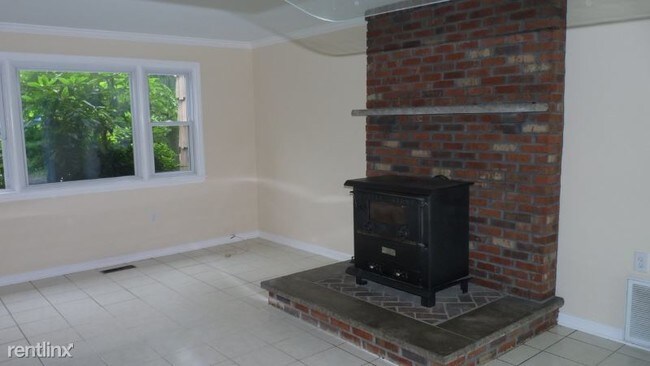 Foto del edificio - 6 br, 3.5 bath House - 465 Hillside Ave