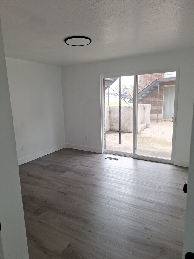 Foto del edificio - Roy 4-plex 1958