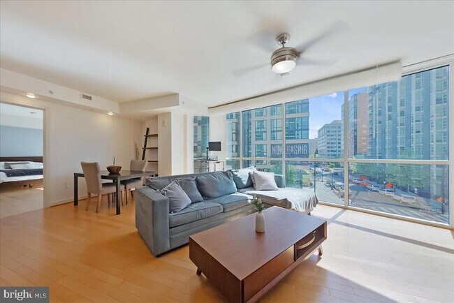 Foto del edificio - 1025 1st St SE