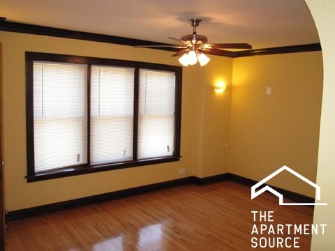 Foto principal - 3510 S Michigan Ave