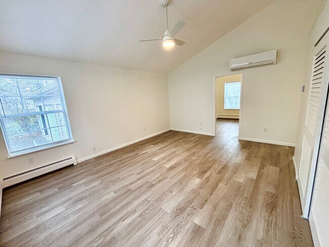 Foto del edificio - 402 Warren Rd