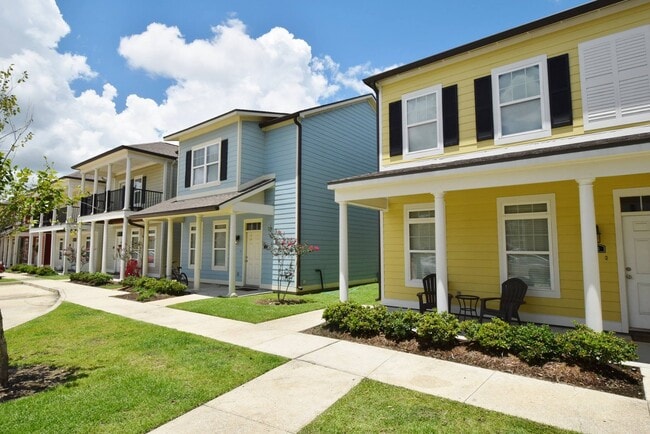Building Photo - Cottage Landing